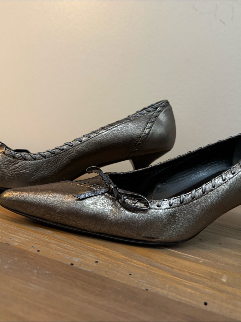 Stuart Weitzman Silver Metallic Kitten Heel Pointed-Toe Pump - Picture 5 of 7